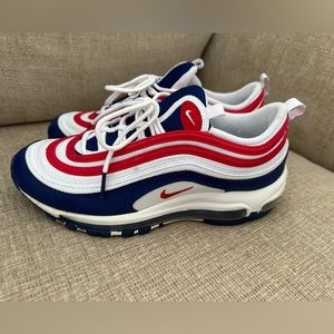 Woman’s size 8.5 men’s size 7y Nike air max